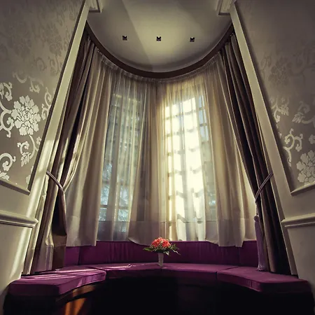 The Ashbee - The Leading Of The World