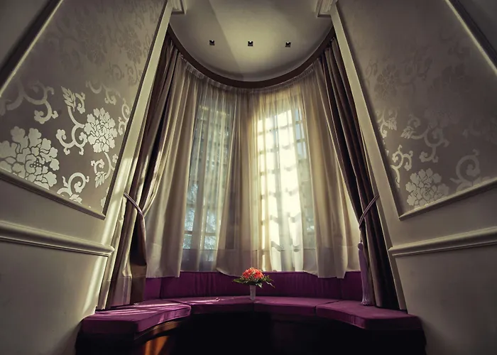 The Ashbee - The Leading Of The World