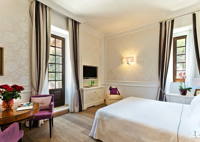 The Ashbee - The Leading Of The World 5*