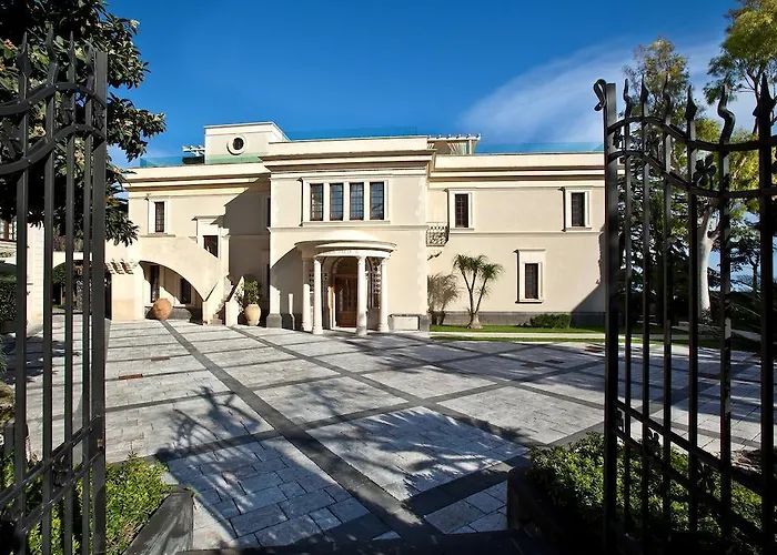 The Ashbee - The Leading Of The World